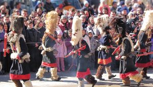 ブルガリア　クケリ祭の様子です。
